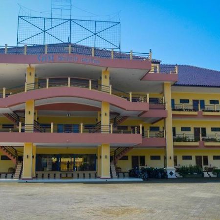 Uni Beach Hotel Pangandaran Exterior photo