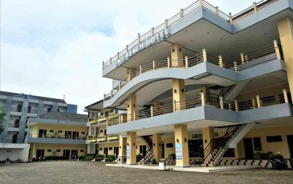 Uni Beach Hotel Pangandaran Exterior photo