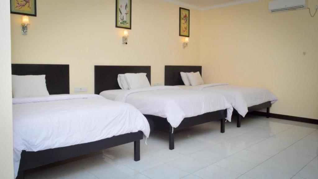 Uni Beach Hotel Pangandaran Exterior photo