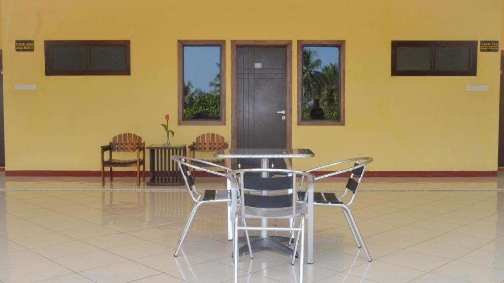 Uni Beach Hotel Pangandaran Exterior photo