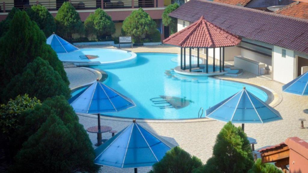 Uni Beach Hotel Pangandaran Exterior photo