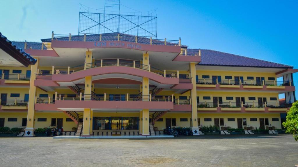 Uni Beach Hotel Pangandaran Exterior photo